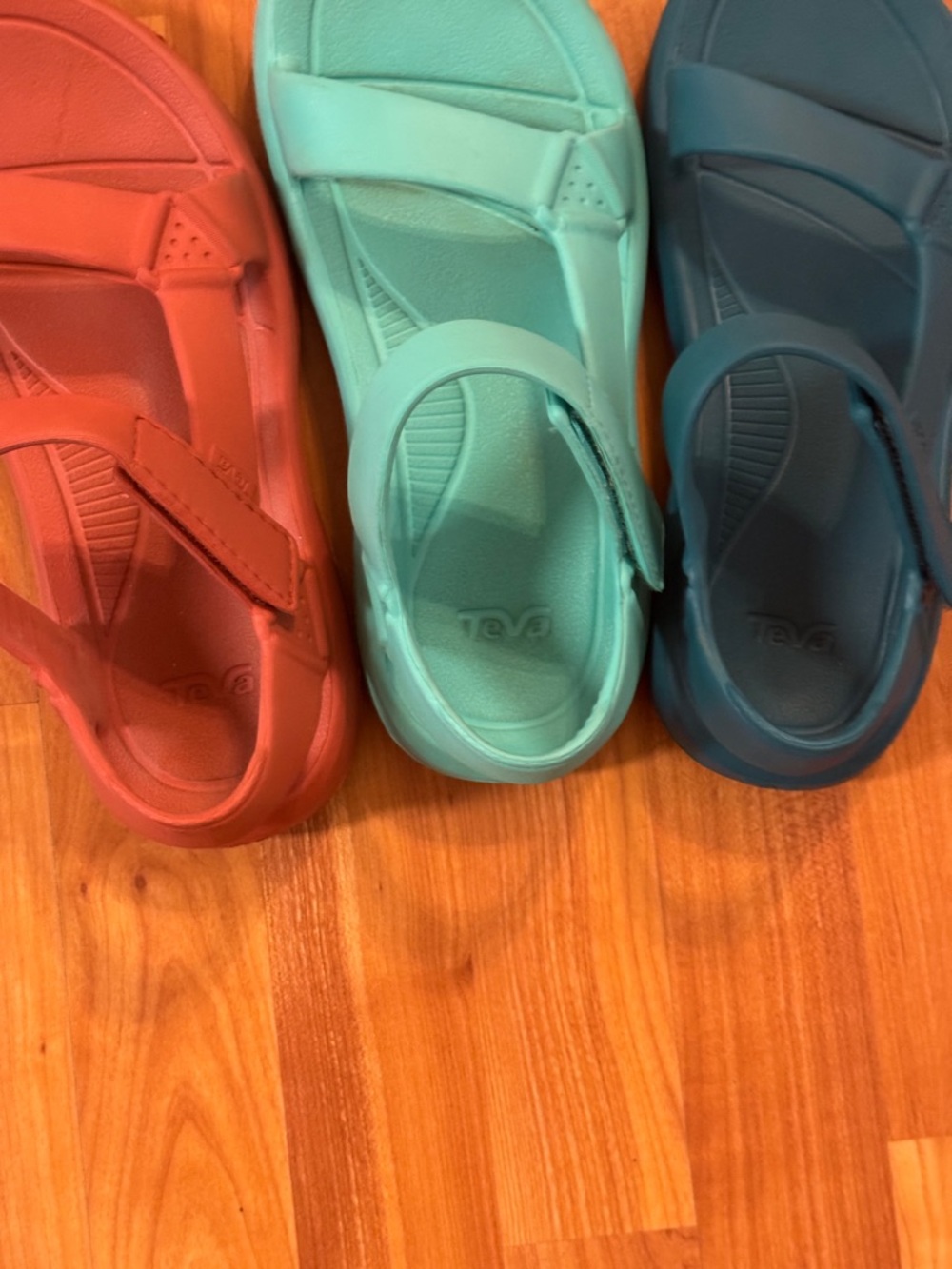TEVA HURRICANE DRIFT SANDAL EUC WOMEN’S 9 BUNDLE OF 3 PAIR - Picture 6 of 7